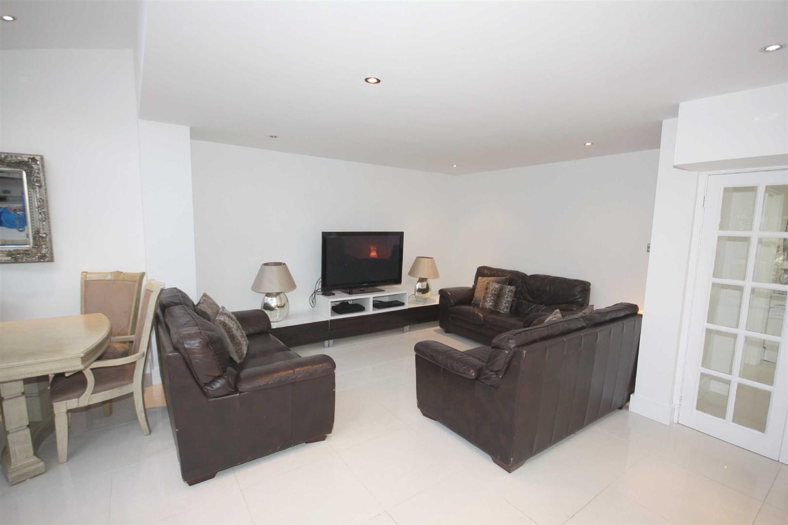 Petts Wood Road, Petts Wood